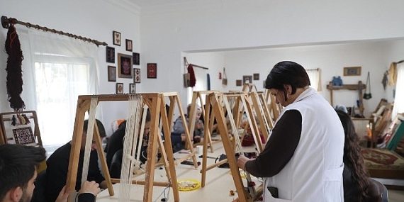 NEVÜ’lü Öğrenciler Uygulamalı “Dokuma Atölyesi” Etkinliğine Katıldı