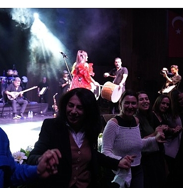 ogretmenlere-muzik-ziyafetiyle-24-kasim-tesekkuru.jpg