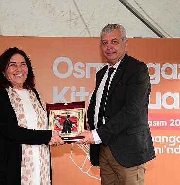 osmangazi-kitap-fuari-tum-hiziyla-devam-ediyor.jpg