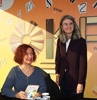 osmangazi-kitap-fuarina-edebiyatseverlerden-yogun-ilgi.jpg