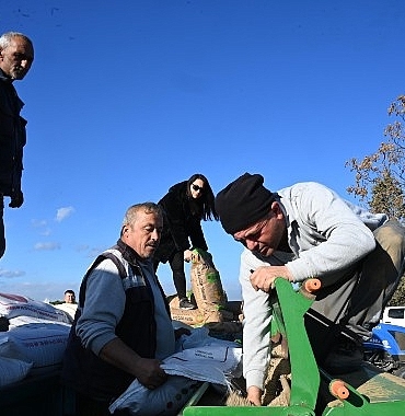 salihli-belediyesi-bugday-ekimine-basladi.jpg
