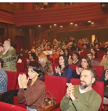 sehir-tiyatrolarinin-buyuk-ilgi-goren-oyunu-kopek-kalbi-bursada-seyirciyle-bulustu.jpg