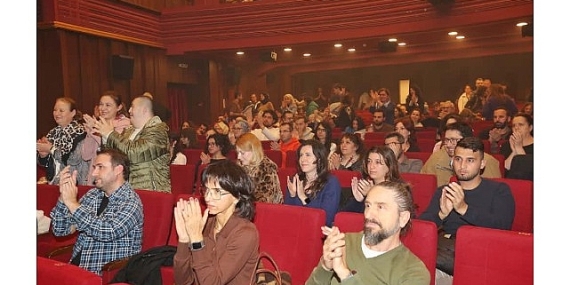 Şehir Tiyatroları’nın Büyük İlgi Gören Oyunu “Köpek Kalbi” Bursa’da Seyirciyle Buluştu