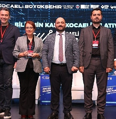 yapay-zeka-caginda-tum-konular-masaya-yatirildi.jpg