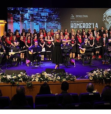 4-bayrakli-uluslararasi-homeros-edebiyat-ve-sanat-festivali-tamamlandi.jpg