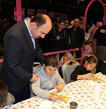 baskan-altay-17-altin-dokunuslar-festivalinde-ziyaretcilerle-ve-cocuklarla-bulustu.jpg