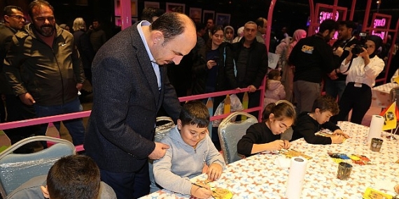 Başkan Altay 17. Altın Dokunuşlar Festivali’nde Ziyaretçilerle ve Çocuklarla Buluştu
