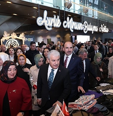baskan-altay-17-altin-dokunuslar-festivaline-katilan-herkese-tesekkur-etti.jpg