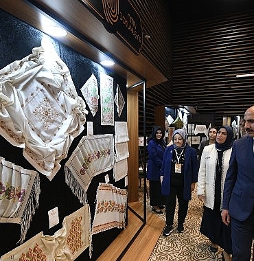 baskan-altay-17-altin-dokunuslar-sergisine-tum-sanatseverleri-davet-etti.jpg