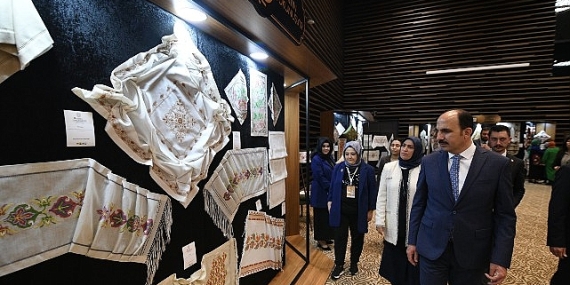 Başkan Altay 17. Altın Dokunuşlar Sergisine Tüm Sanatseverleri Davet Etti