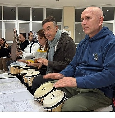 baskan-cercioglunun-calismalari-ile-vatandaslar-sanatla-bulusuyor.jpg
