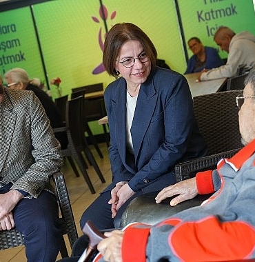 baskan-koymenden-duayen-sanatciya-ziyaret.jpg