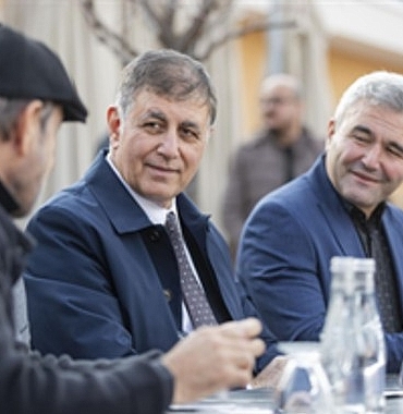 baskan-tugay-gol-gazinosunda-beydagli-kadinlarla-bulustu.jpg