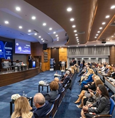 baskan-tugay-izikadin-medsparc-uluslararasi-is-zirvesini-acti.jpg