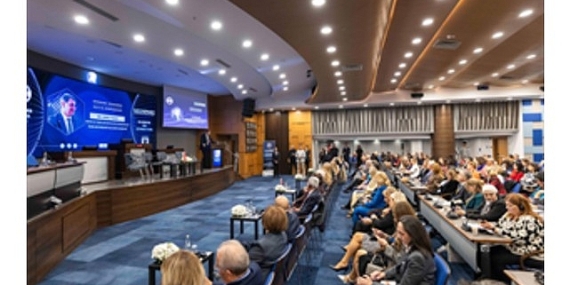 Başkan Tugay İZİKAD’ın MEDSPARC Uluslararası İş Zirvesi’ni açtı