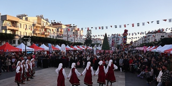 Başkan Vekili Büşra Özdemir Noel Baba Festivali’ne katıldı