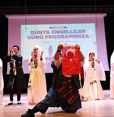 bayrampasali-engelliler-doyasiya-eglendiler.jpg