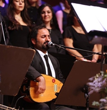 bedia-akarturkten-buyuksehir-korosuna-yeni-yil-surprizi.jpg