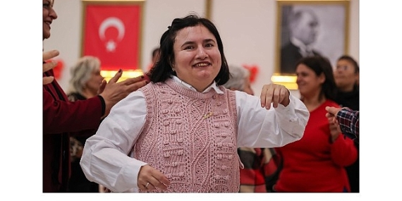 Buca Belediyesi’nden engel tanımayan yeni yıl kutlaması