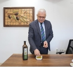 burhaniye-belediyesi-zeytinyaglari-satisa-sunuldu.jpg