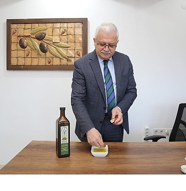 burhaniye-belediyesi-zeytinyaglari-satisa-sunuldu.jpg