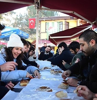 bursanin-asirlik-lezzetlerine-osmangazide-yolculuk-yaptilar.jpg