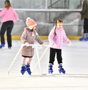 buyuksehir-kulturpark-ve-bostanlida-buz-pisti-kuruyor.jpg