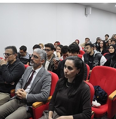 duayen-savas-muhabiri-coskun-aral-egeli-genclerle-bulustu.jpg