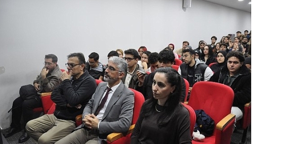 Duayen Savaş Muhabiri Coşkun Aral Egeli gençlerle buluştu