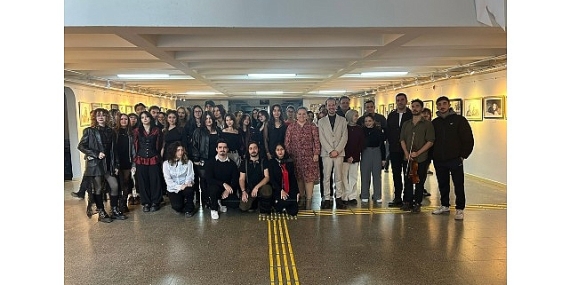 Egeli öğrenciler karakalem sanatında buluştu