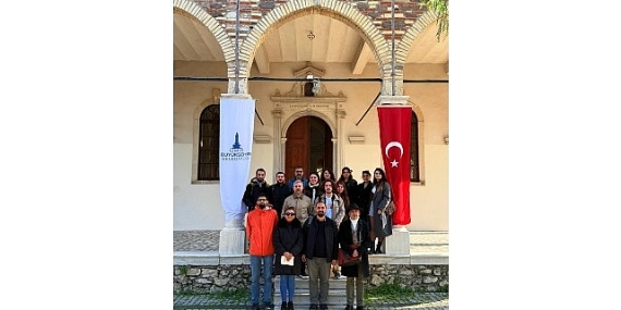 Gazeteciler İzmir’in kalbinde buluştu: Bir Arada Yaşam’ın izlerini takip etti!