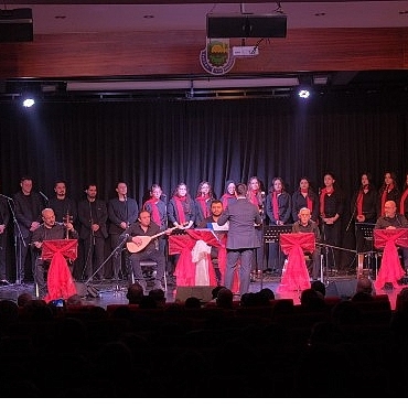 inegol-belediyesi-thm-genclik-korosundan-kulaklarin-pasini-silen-konser.jpg