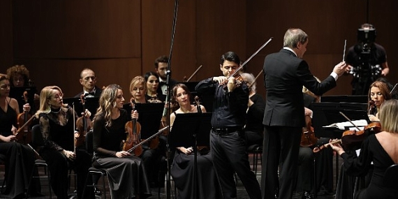 İstanbul Devlet Senfoni Orkestrası  Aralık ayının ilk konserinde keman virtüözü Robert Lakatos’u ağırladı