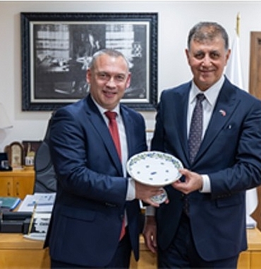 izmir-macaristan-hattinda-kardes-kent-iliskisinin-temelleri-atildi.jpg