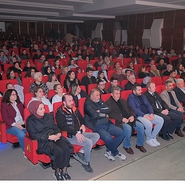 kadin-siginagi-gala-gosterimiyle-sahneyle-bulustu.jpg