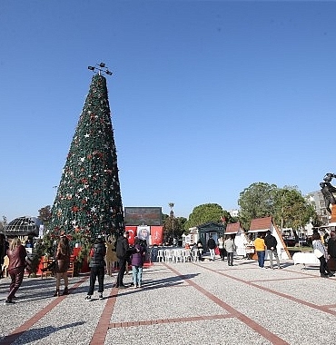 karsiyaka-isil-isil-olacak-yeni-yil-senligi-13-aralikta-basliyor.jpg