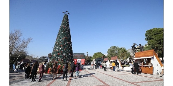 Karşıyaka ışıl ışıl olacak: ‘Yeni Yıl Şenliği’ 13 Aralık’ta başlıyor!