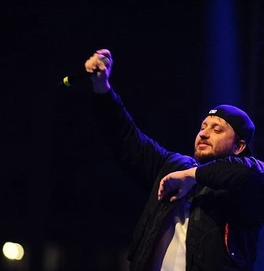 karsiyaka-yeni-yil-festivalinde-anil-piyanci-coskusu.jpg