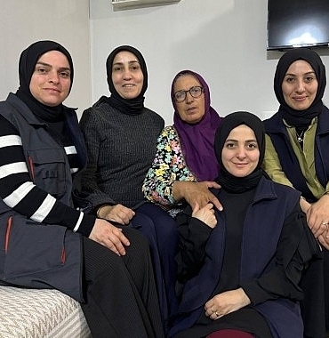 kartepede-buyuklerin-yalnizligina-dokunan-sicak-bir-el.jpg