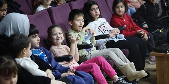 Kartepe’de Minik İzleyicilere Neşeli Bir Gün