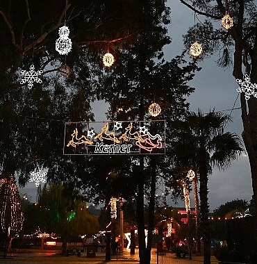 kemerde-yilbasi-hazirliklari-tamamlandi.jpg