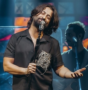 koray-avci-ile-kibrista-gorkemli-acilis.jpg