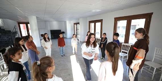 Menderes’te Çocuklara Tiyatro Eğitimi