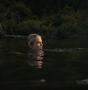 netflix-basrollerinde-charlize-theron-ve-taron-egertoni-bulusturan-yeni-filmi-apexin-tanitim-fragmanini-paylasti.jpg