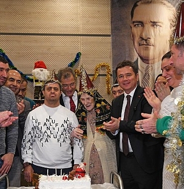 obamda-umut-ve-nese-dolu-yilbasi-bulusmasi.jpg