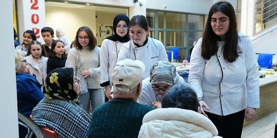 Öğrencilerden Yeni Yıl Öncesi Anlamlı Sürpriz