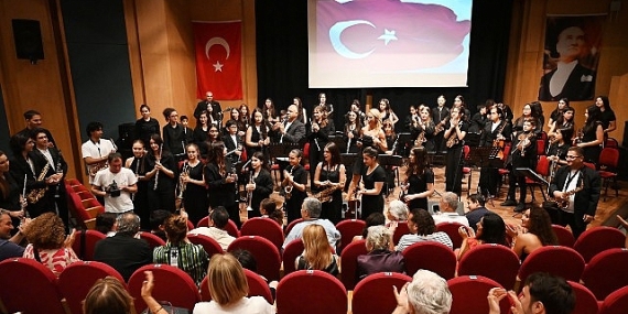 Onkoloji bölümündeki çocuklar için iyilik konseri