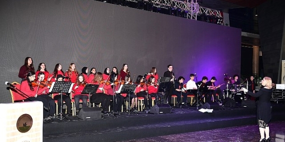 Osmangazi’nin Genç Müzisyenleri Bursalılara Müzik Ziyafeti Sundu