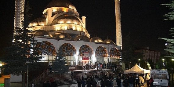 Regaip Kandili’nde Lokma İkram Edildi