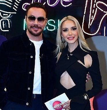 sinan-akcildan-zeynep-bozkayaya-surpriz-sarki.jpg